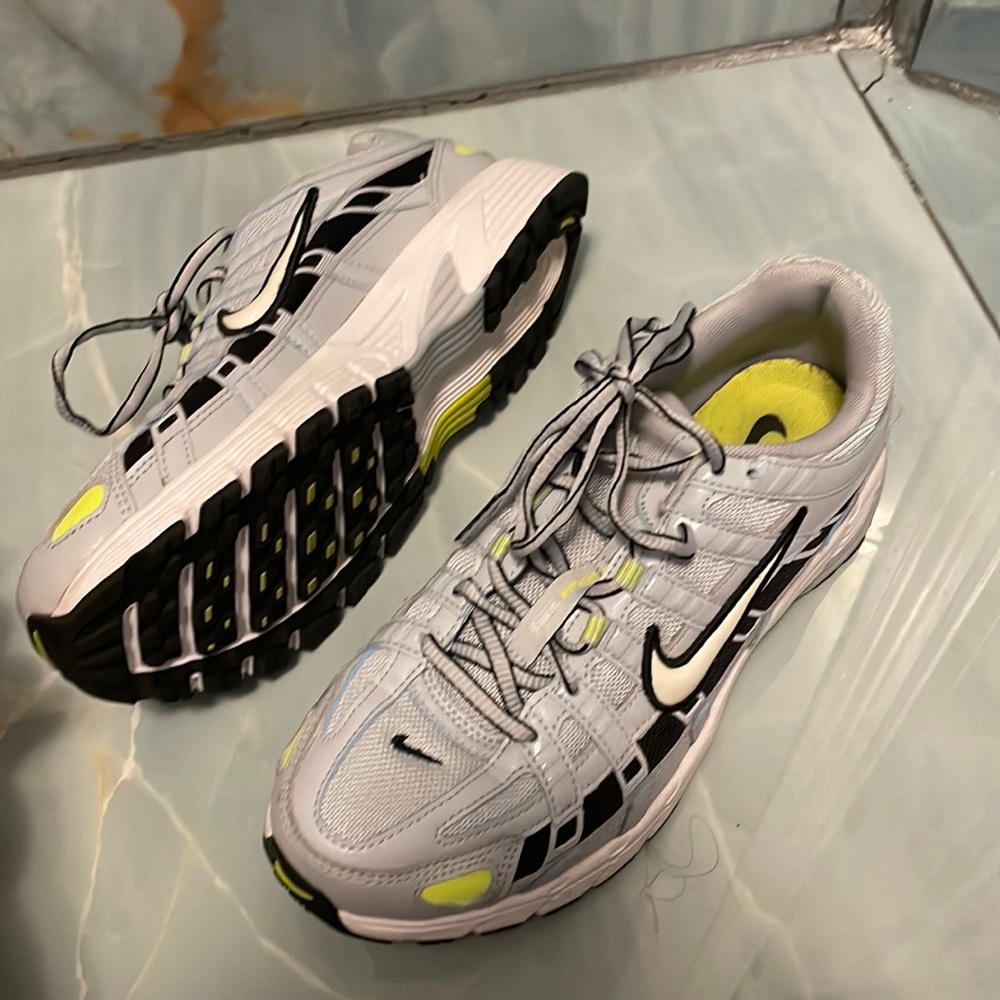 Size 8.5 Nike